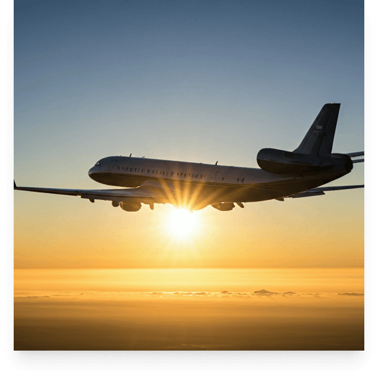 Avion au décollage au coucher du soleil